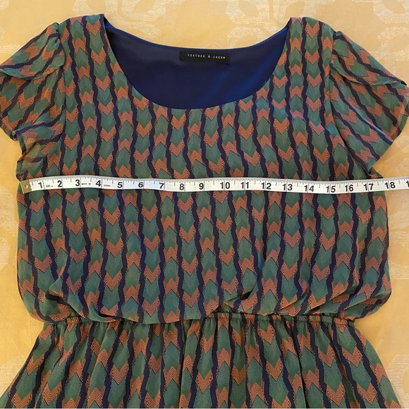 Blousy Short-Sleeve Patterned Dress - Picture 7 of 9